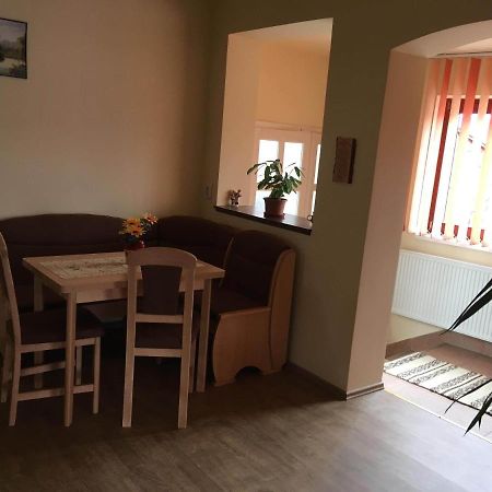 Bicsak Apartman Appartement Joseni Buitenkant foto